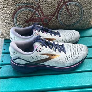 Brooks Ghost 15 Women's sz 12 Running Shoes - White with Gold & Pink Accents
